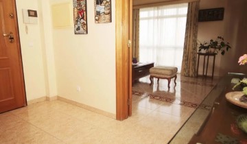 Appartement 5 Chambres à Santo António dos Cavaleiros e Frielas