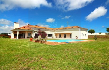 House 3 Bedrooms in Santa Maria, São Pedro e Sobral da Lagoa