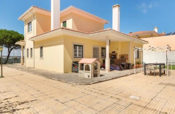 House 4 Bedrooms in Cadaval e Pêro Moniz