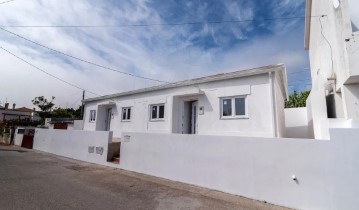 House 2 Bedrooms in Vila Verde