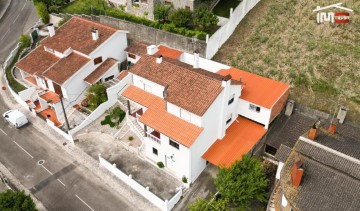 House 4 Bedrooms in Nossa Senhora da Piedade