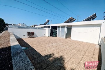 House 3 Bedrooms in Nogueira e Silva Escura