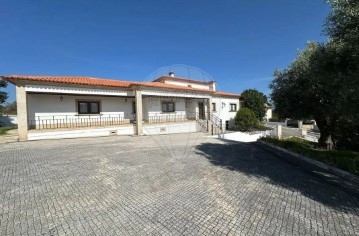 House 5 Bedrooms in Valongo do Vouga