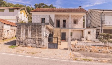 House 2 Bedrooms in Abragão