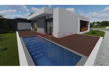 House 3 Bedrooms in Alhos Vedros