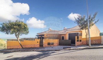 House 4 Bedrooms in Vila Franca de Xira