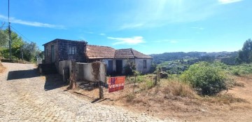 Moradia  em Vila Cova da Lixa e Borba de Godim