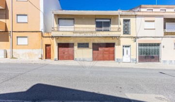 House 3 Bedrooms in Cartaxo e Vale da Pinta