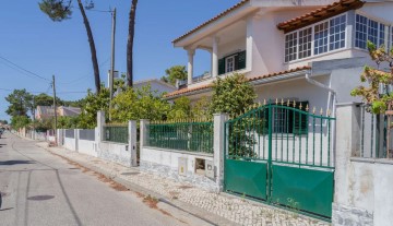 Maison 4 Chambres à Charneca de Caparica e Sobreda