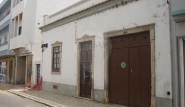 House 4 Bedrooms in Faro (Sé e São Pedro)