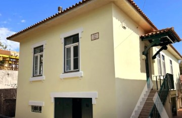 House 4 Bedrooms in Arcozelo