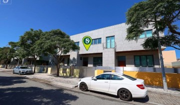 House 4 Bedrooms in Aver-O-Mar, Amorim e Terroso