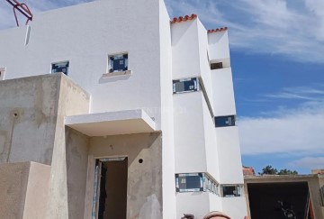 House 4 Bedrooms in Charneca de Caparica e Sobreda