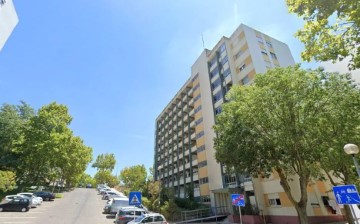 Apartamento 2 Quartos em Santo António dos Cavaleiros e Frielas