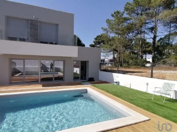 House 4 Bedrooms in Sesimbra (Castelo)