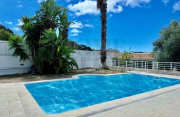 House 5 Bedrooms in Sesimbra (Castelo)