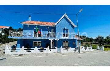 House 4 Bedrooms in Pussos São Pedro