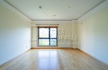 Apartamento 2 Quartos em Venteira