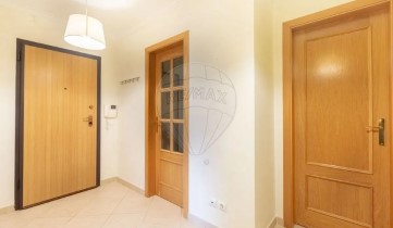 Apartment 2 Bedrooms in Carregado e Cadafais