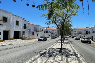 Moradia  em N.S. da Vila, N.S. do Bispo e Silveiras