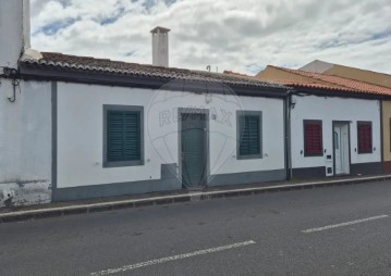 Moradia 2 Quartos em Ponta Delgada (São Sebastião)