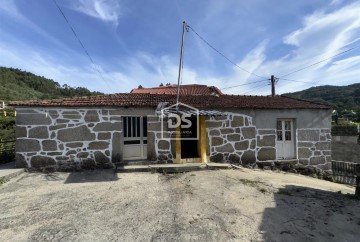 House 2 Bedrooms in Travanca