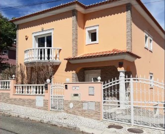 Maison 5 Chambres à Loures