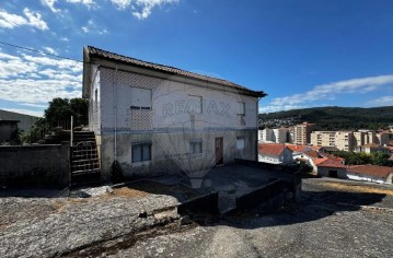 Moradia 6 Quartos em Póvoa de Lanhoso (Nossa Senhora do Amparo)