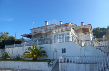 House 6 Bedrooms in Portela do Fojo-Machio