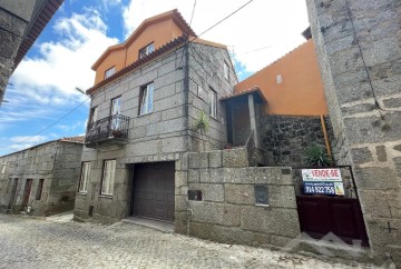 House 4 Bedrooms in Rio Torto e Lagarinhos