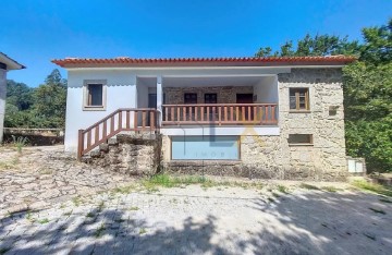 House 2 Bedrooms in Couto de Esteves