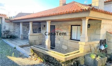 House 4 Bedrooms in Ribafeita