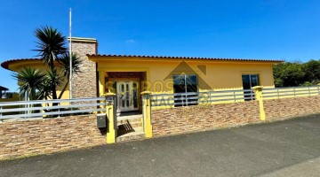 House 3 Bedrooms in Lajes