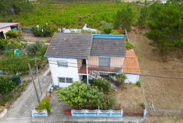 House 4 Bedrooms in Monte Redondo e Carreira