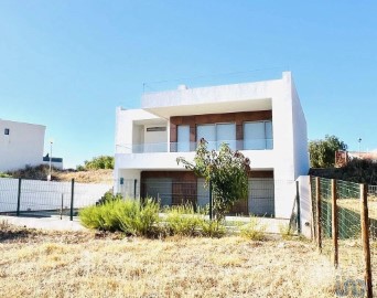 House 3 Bedrooms in Bensafrim e Barão de São João