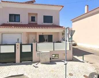 House 4 Bedrooms in Rio de Mouro