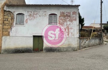 House  in Tamengos, Aguim e Óis do Bairro