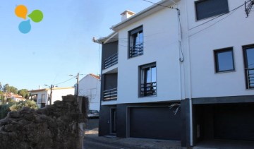 House 2 Bedrooms in Boidobra