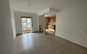 Apartment 2 Bedrooms in União Freguesias Santa Maria, São Pedro e Matacães