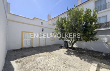 House 2 Bedrooms in Loures