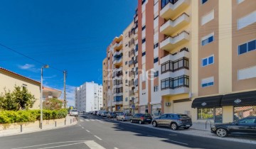 Apartamento 2 Quartos em Carcavelos e Parede