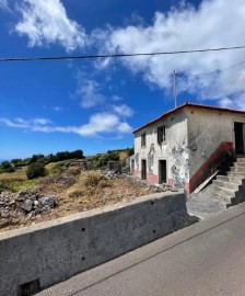 House 4 Bedrooms in Estreito da Calheta