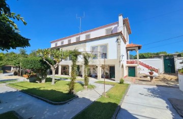 Maison 4 Chambres à Cardielos e Serreleis