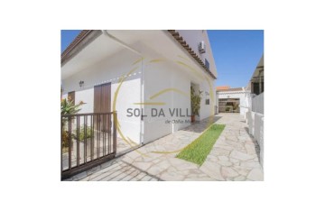 House 4 Bedrooms in Quinta do Conde