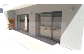 House 4 Bedrooms in Odivelas