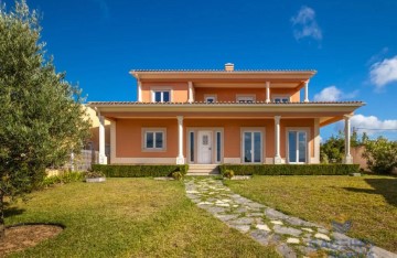 House 3 Bedrooms in Alcobaça e Vestiaria