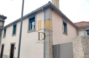 House 4 Bedrooms in Esposende, Marinhas e Gandra