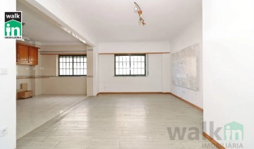 Apartment 3 Bedrooms in Queluz e Belas