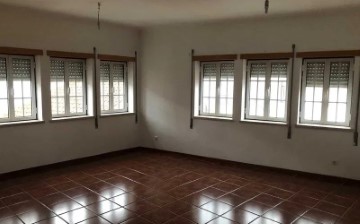 Apartamento 4 Quartos em Santo António dos Olivais