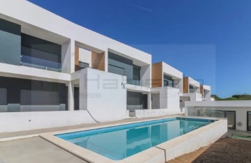 House 4 Bedrooms in Loures